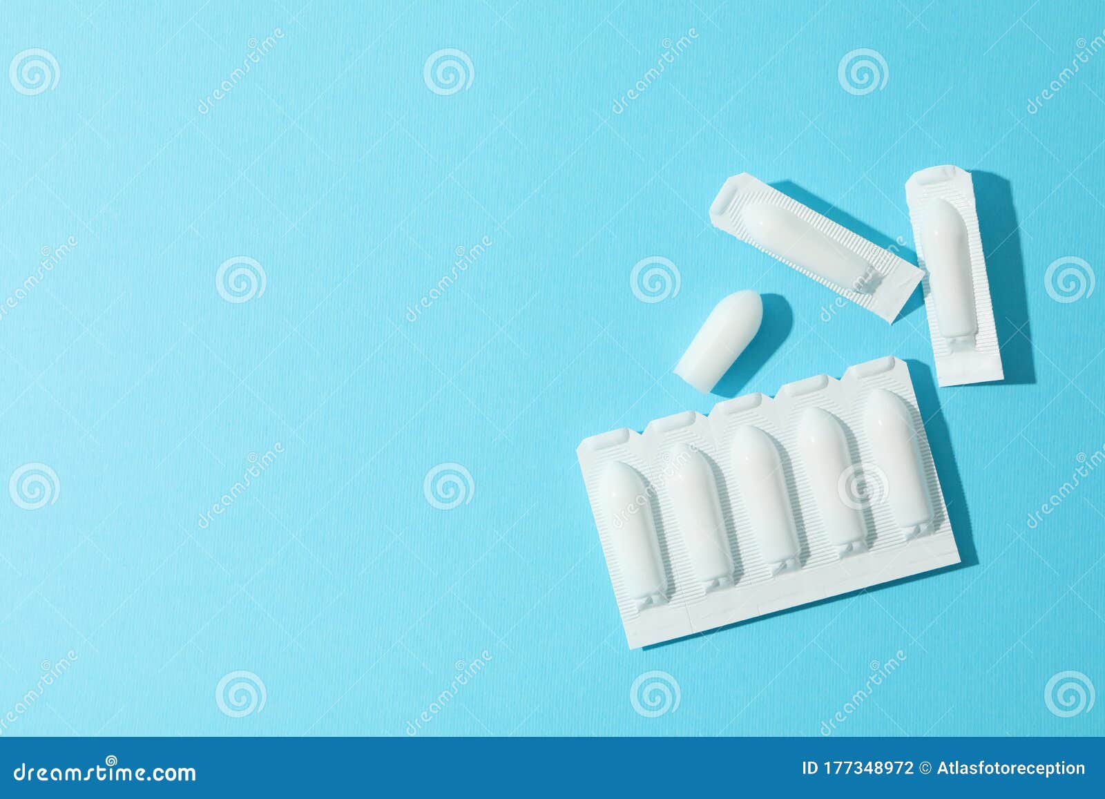 塞剂肛门或阴道用于医生的手手套的 痔疮的治疗的，温度蜡烛 库存图片 - 图片 包括有 医学, 健康: 126508151