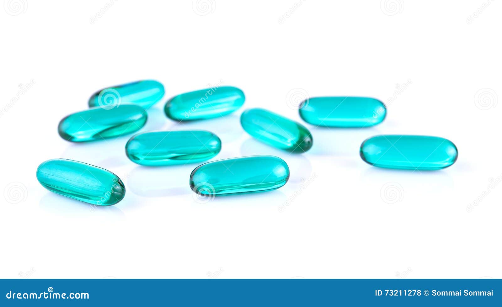 在蓝色和白色胶囊药片的选择聚焦在与阴影的白色背景传播了 全球性医疗保健概念 有人形 库存照片 - 图片 包括有 制造, 过敏: 118748986