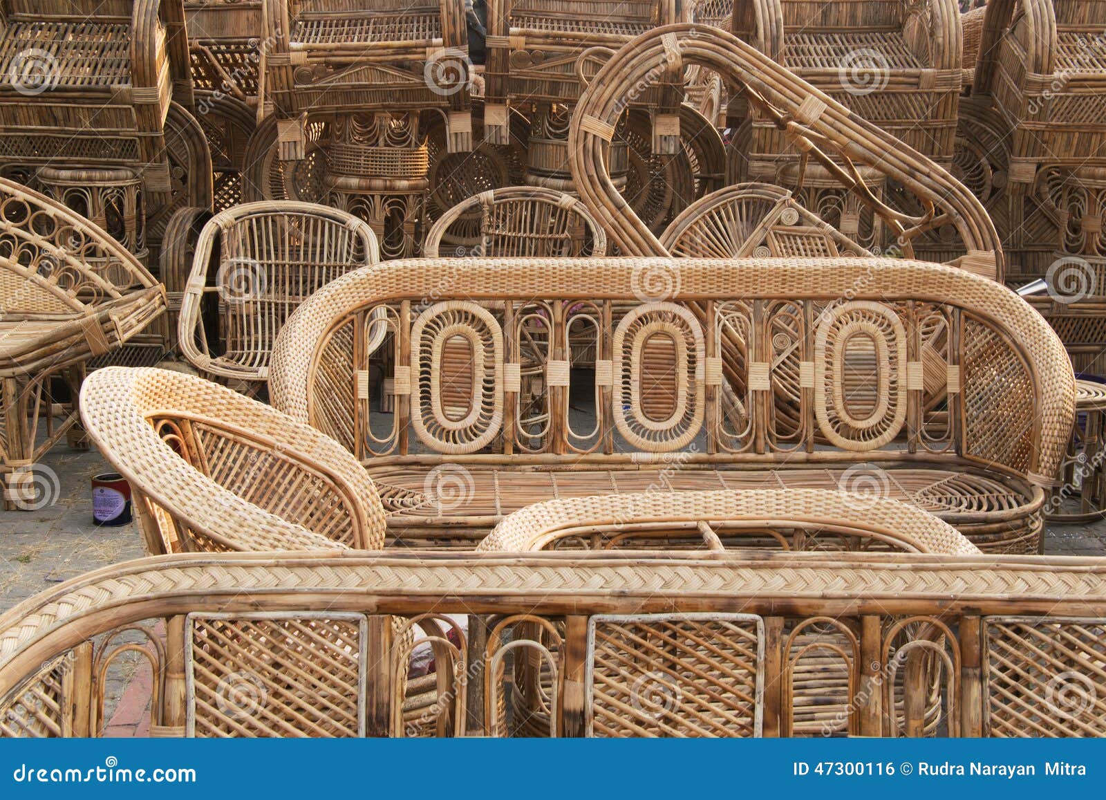 藤茎家具，公平印地安的工艺品. 加尔各答，西孟加拉邦，印度- 2014年11月23日：藤茎家具，在显示的工艺品在工艺品期间公平在加尔各答-最大的工艺品公平在亚洲