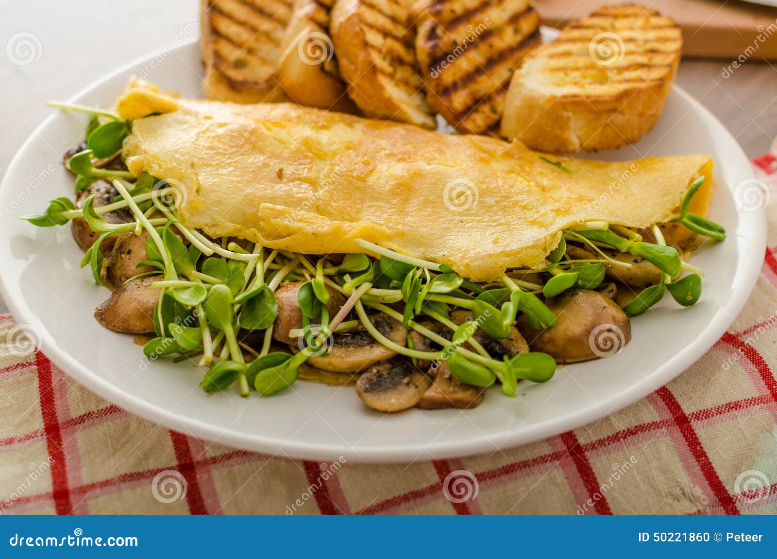 煎蛋卷用蘑菇和橄榄 库存照片. 图片 包括有 牌照, 健康, 蔬菜, 绿色, 蘑菇, 可口, 菜单, 新鲜 - 61853184