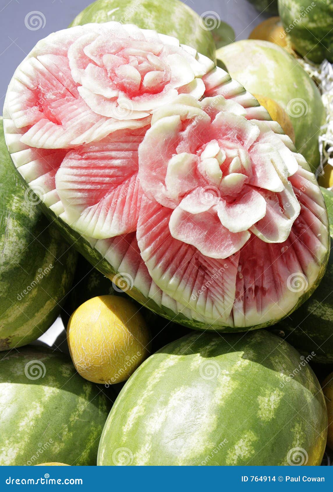 蔬果水果雕刻示范艺术食材工艺精湛陈列展品展示花西瓜图片素材-编号15702784-图行天下
