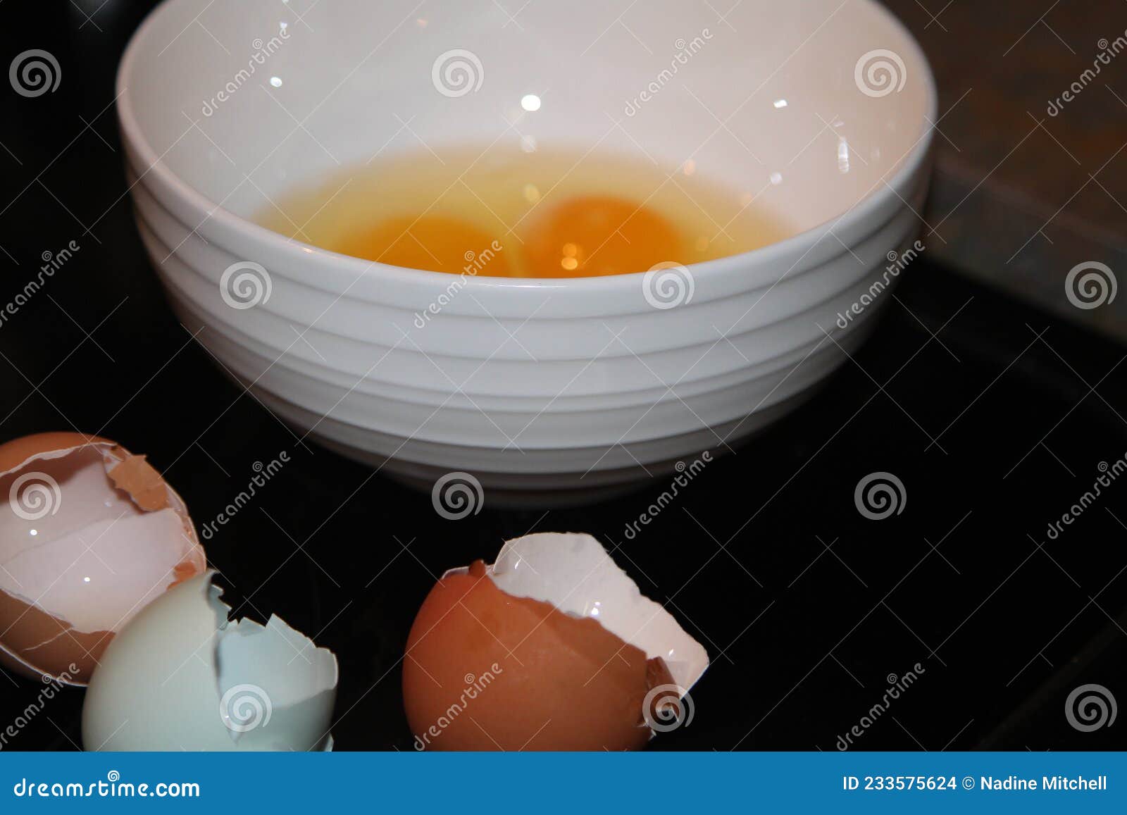 破裂的鸡蛋 库存照片 - 图片: 31215000
