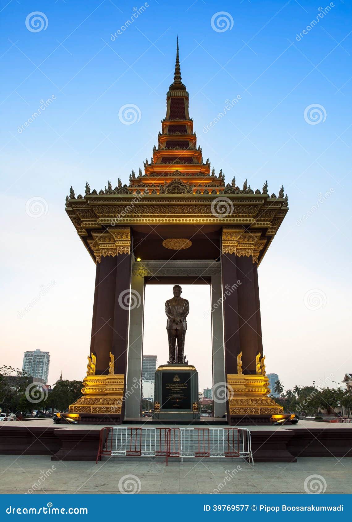 Father Statue诺罗敦・西哈努克国王在金边，柬埔寨 库存图片 - 图片 包括有 装饰, 父亲: 86121533