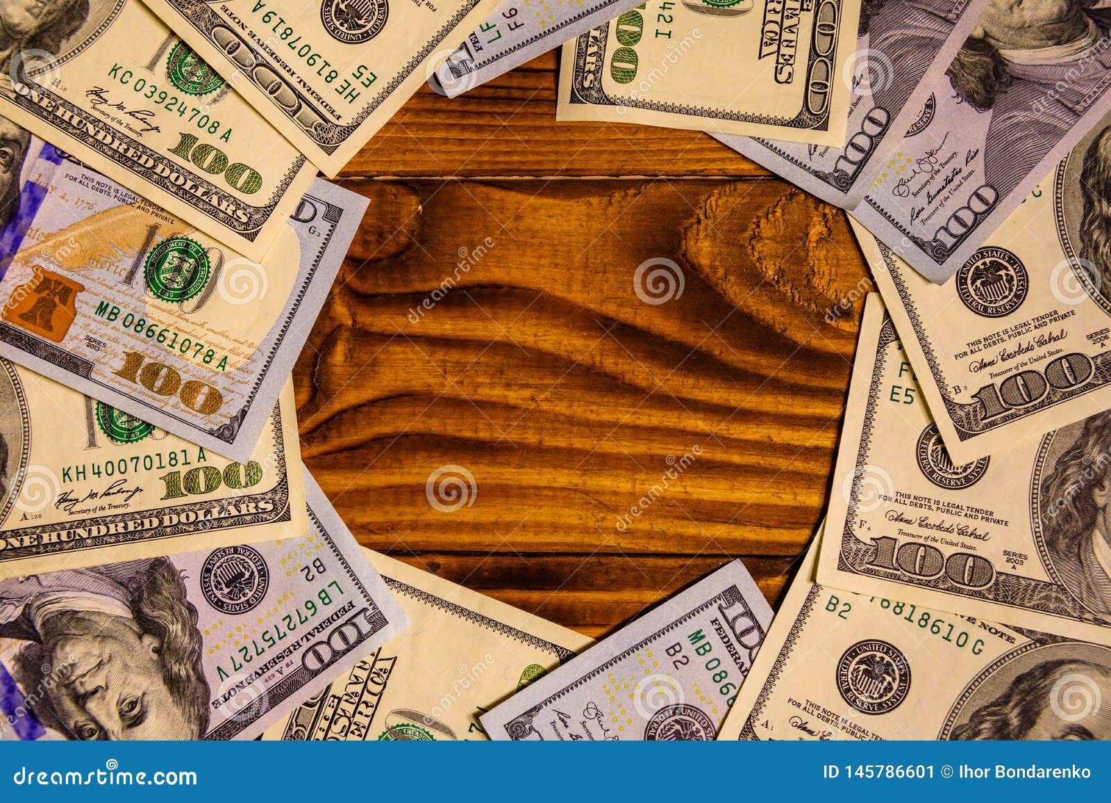 桌上的钞票和眼镜 库存图片. 图片 包括有 银行, 收入, 现金, 玻璃, 经济, 货币, 商业, 班卓琵琶 - 219511833