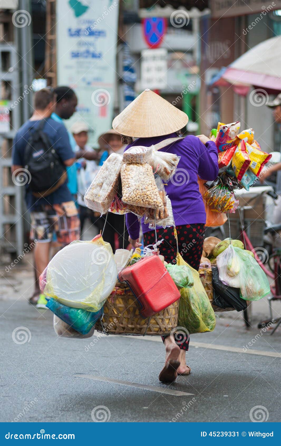 颜色街道在越南 图库摄影片. 图片 包括有 å°˜åœÿ, å†¬å¤©, æ‘©æ‰˜è½¦, å®¤å¤ - 106948987