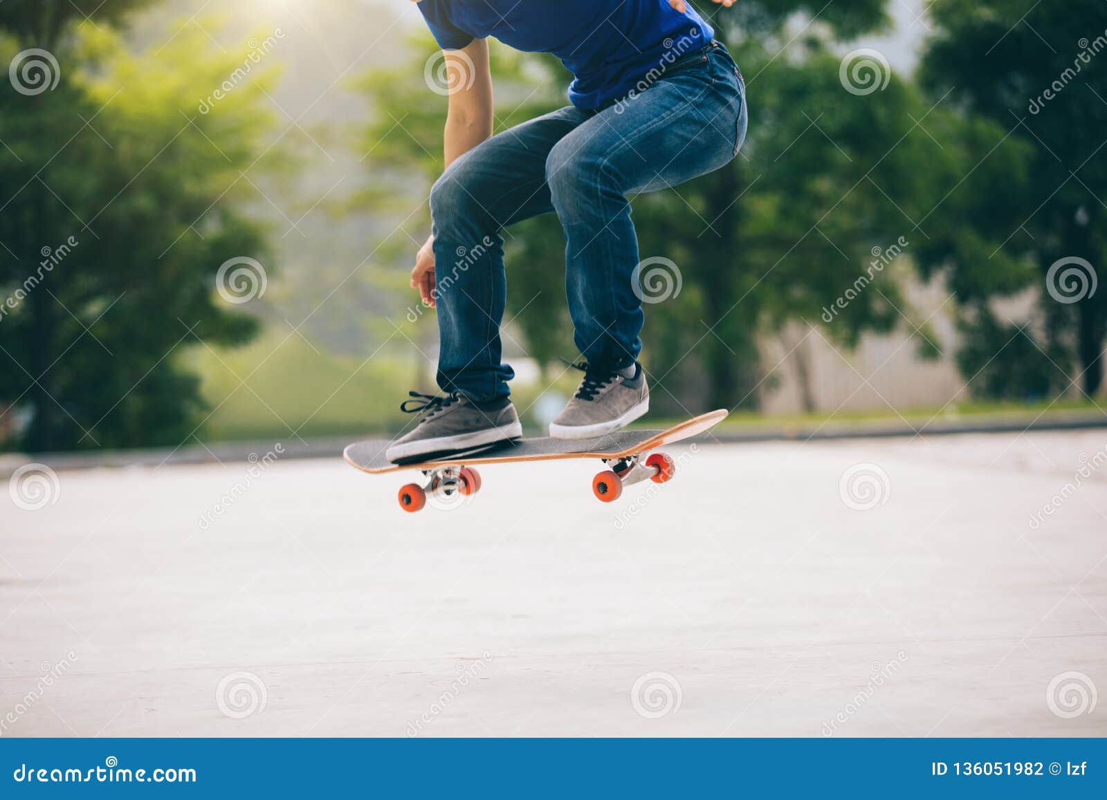 玩滑板的运动人物局部47230_体育运动_人物类_图库壁纸_68Design