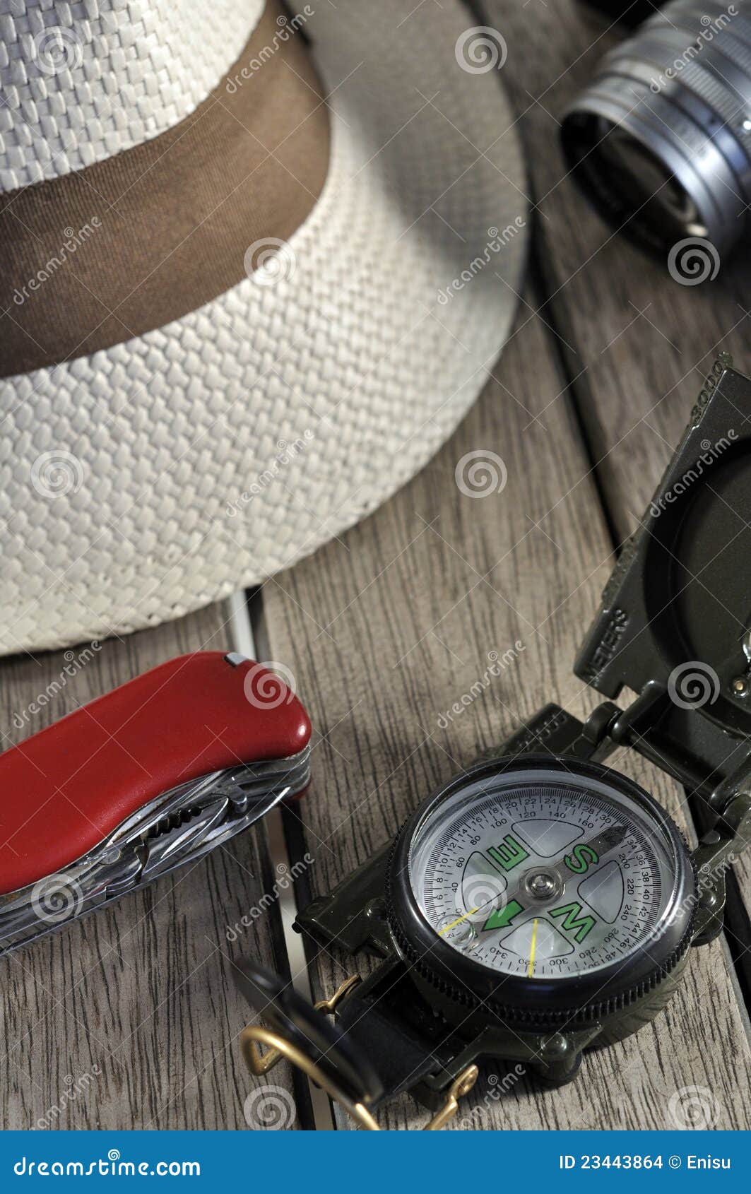 适应帽子旅行. 染黑指南针齿轮绿色帽子包括刀子透镜巴拿马照片红色瑞士旅行
