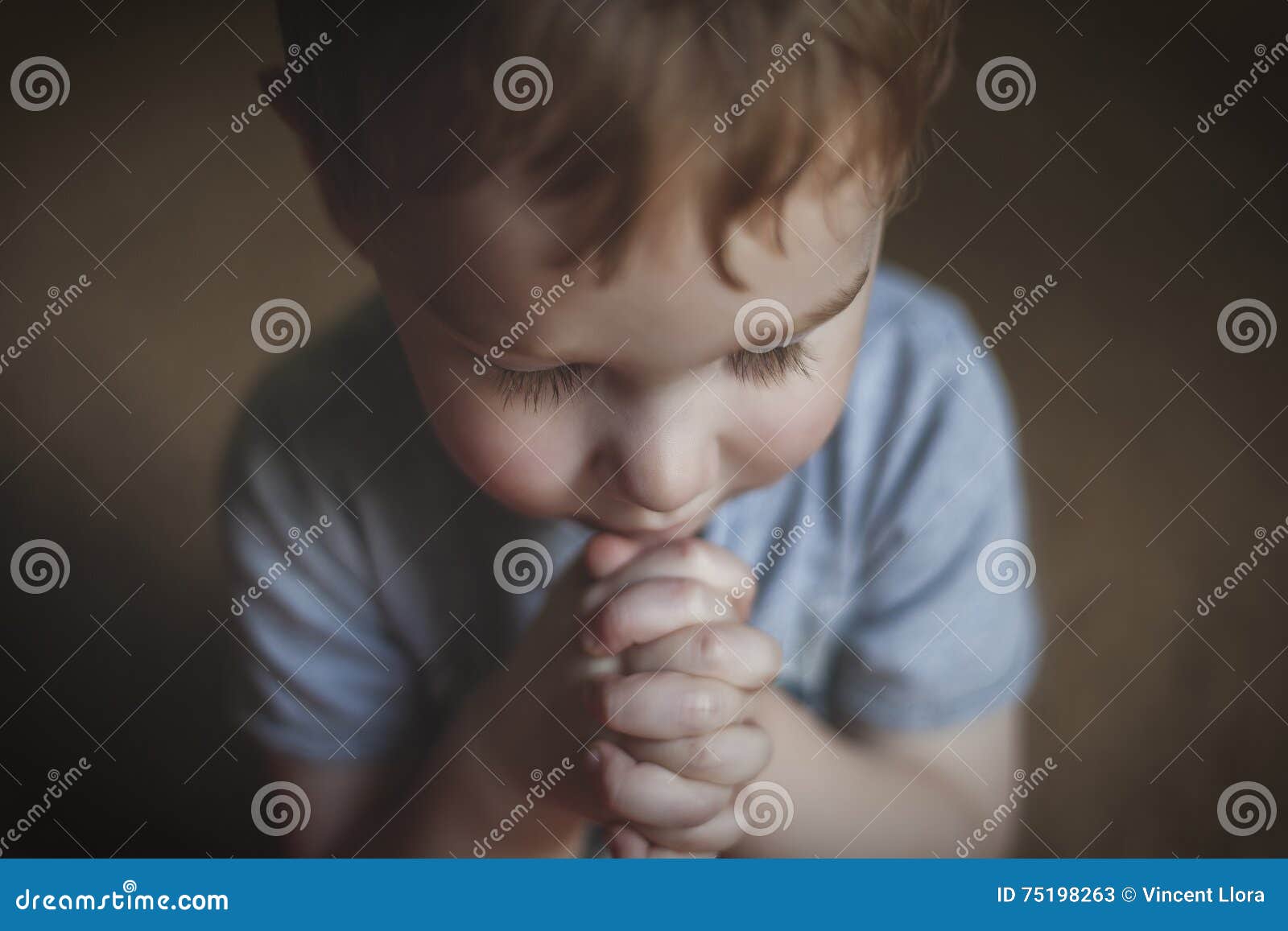 男孩祈祷的一点 库存图片. 图片 包括有 文化, 圣洁, 现有量, 查出, 食物, 凝思, 子项, 本质 - 114621019