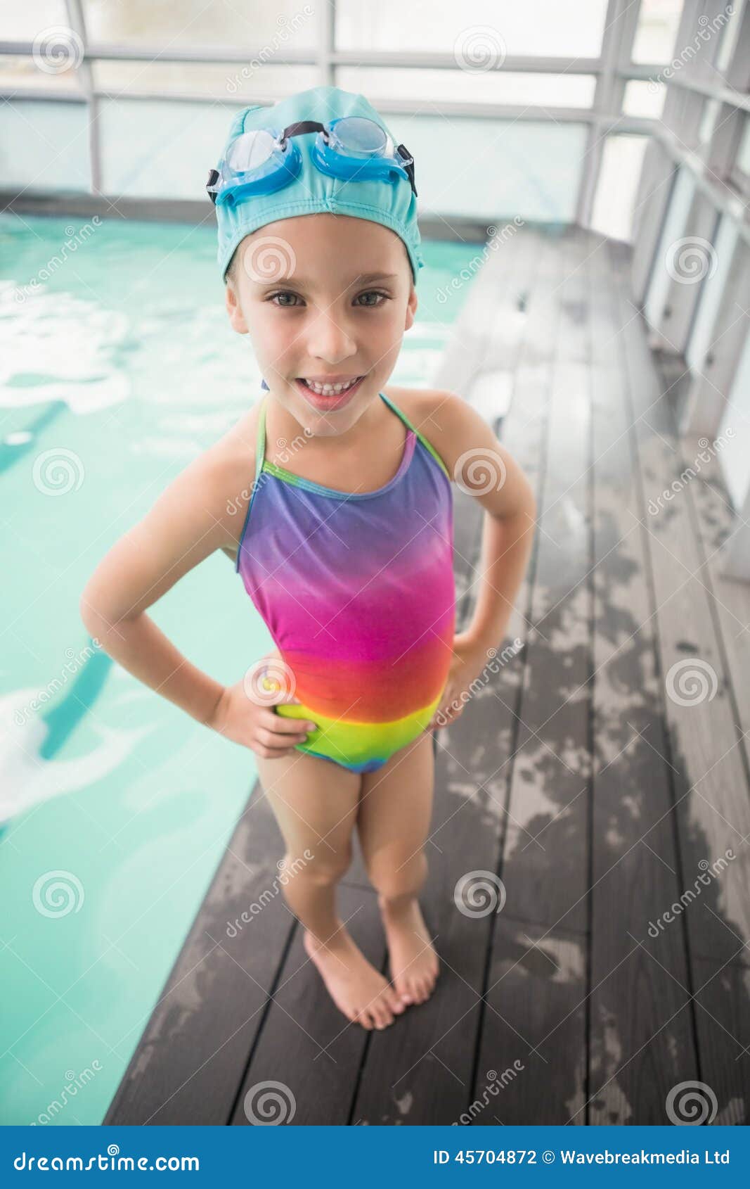 游泳的小女孩图片素材-编号27000520-图行天下