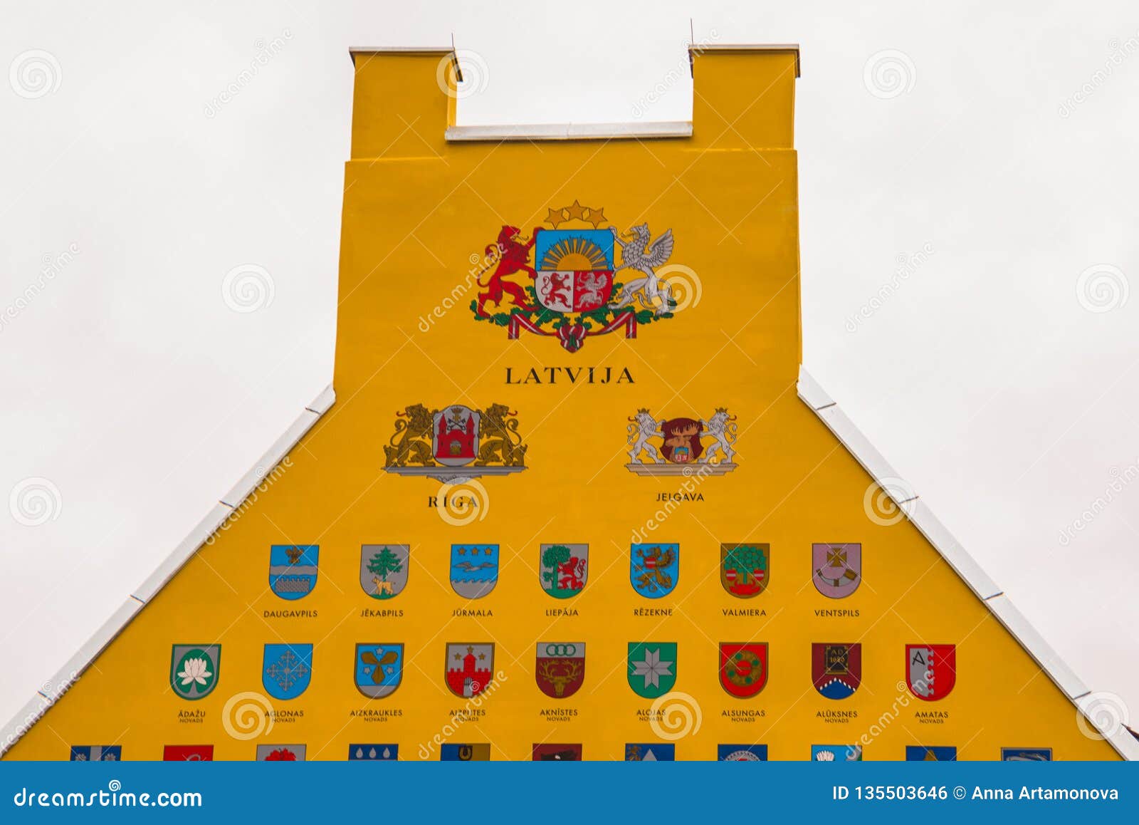 拉脱维亚里加市中心 编辑类库存图片. 图片 包括有 天空, 房子, 镇痛药, 人们, 门面, 通风, 五颜六色 - 171011219
