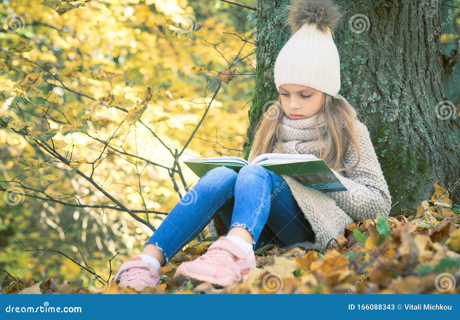 树下看书的女孩图片素材_免费下载_psd图片格式_VRF高清图片401116991_摄图网