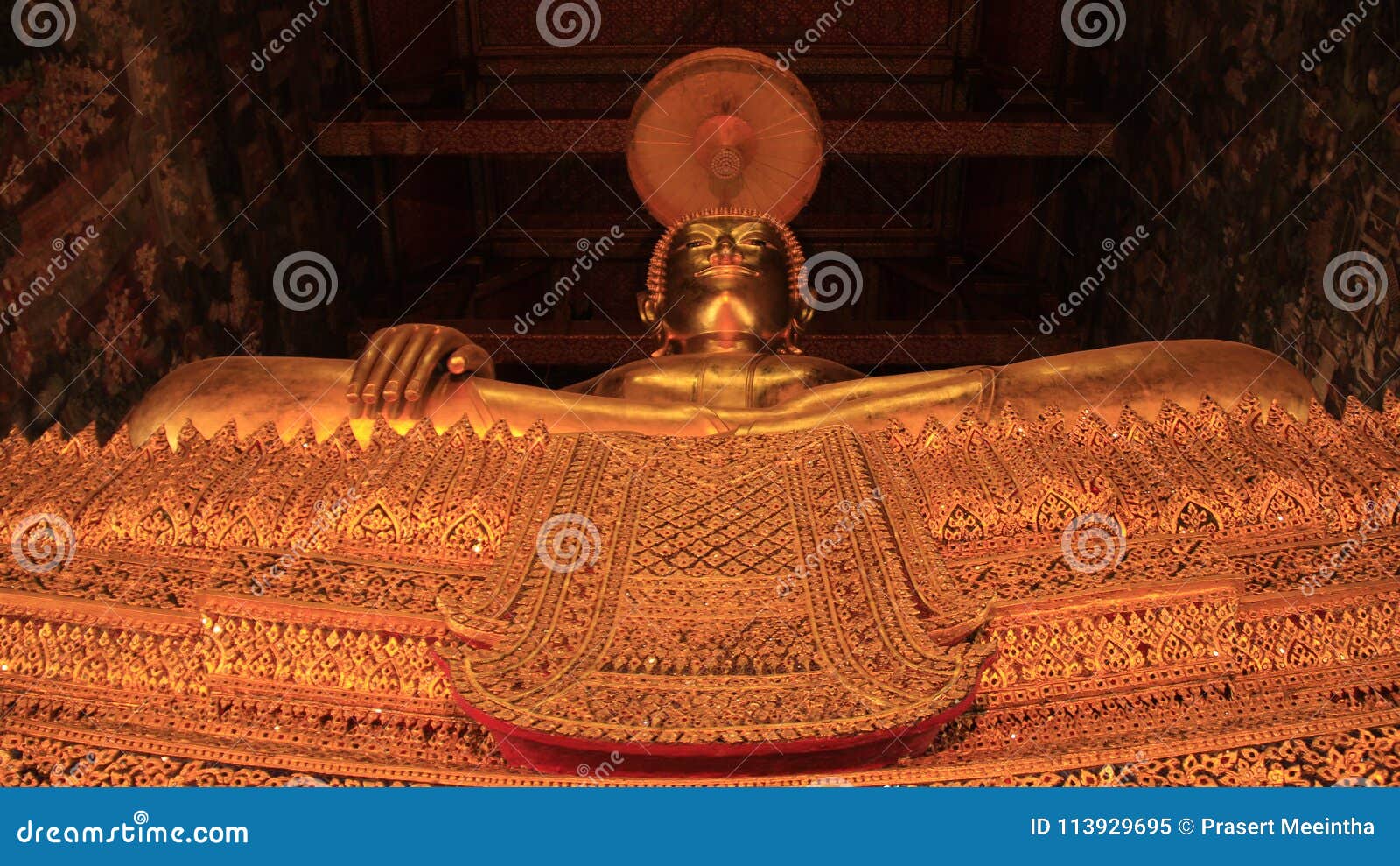 Wat素他Devaravaram曼谷，泰国寺庙地标金黄菩萨雕象 库存照片 - 图片 包括有 é»‘æš—, å‡ æ€ : 136673272