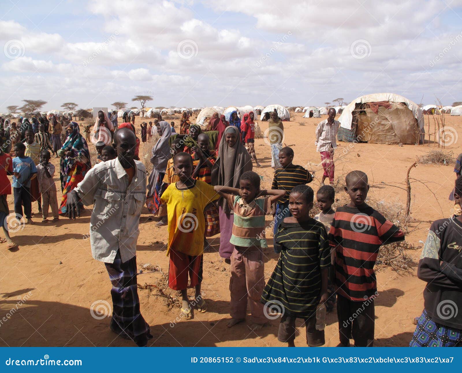 阵营饥饿难民 编辑类图片. 图片 包括有 索马里人, 索马里, 出逃, 孩子, 婴孩, 绝望, 穷困, 地区 - 22783700