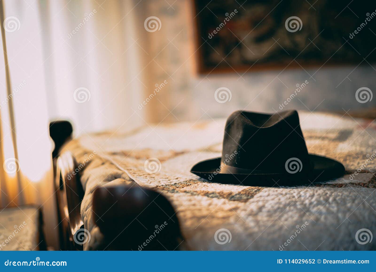 陈腐的在床葡萄酒房子 库存照片. 图片 包括有 æ¥¼å±‚, è§†çª—, é™©å®¶, æ—…è¡œ 114029652