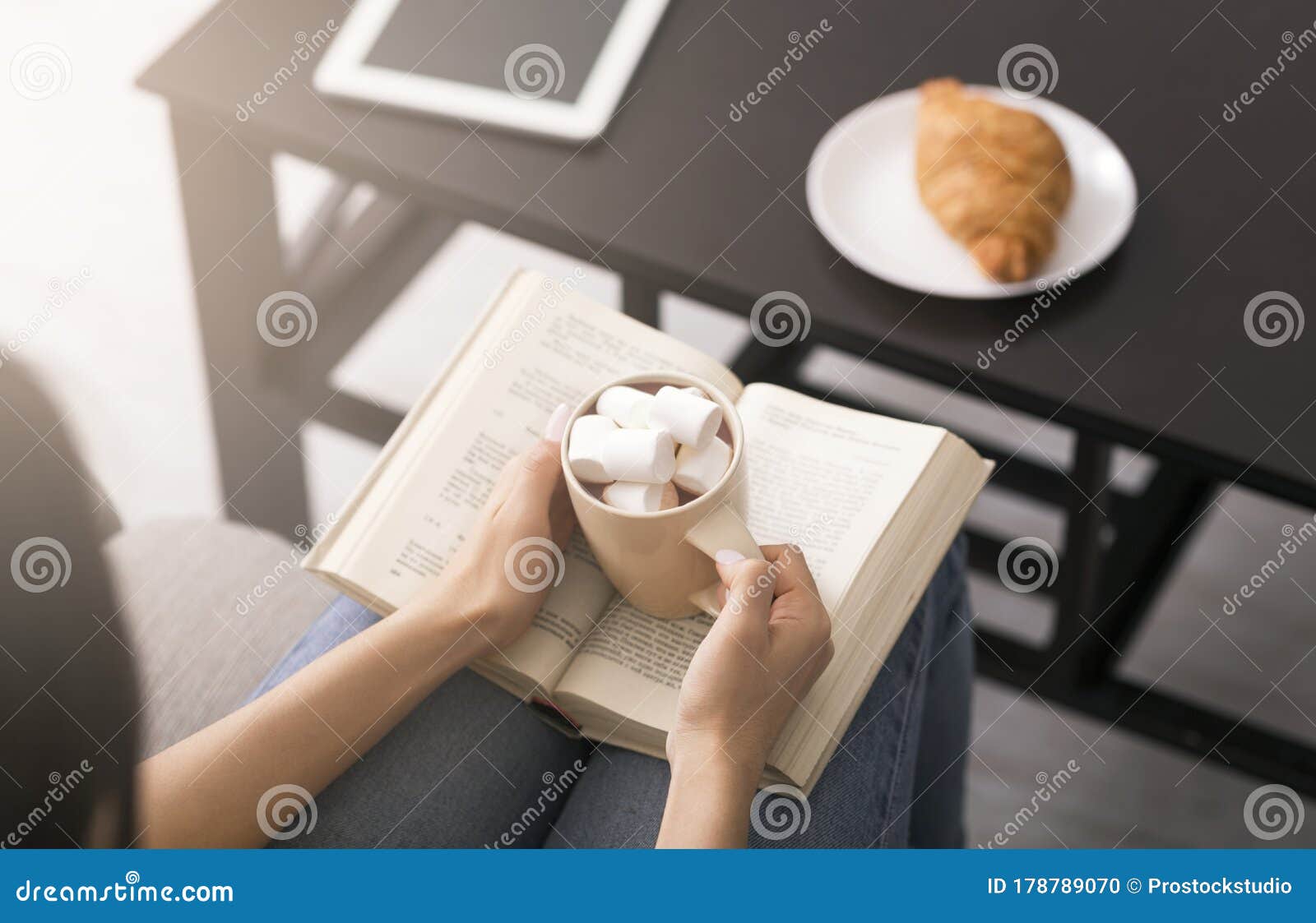 读书日，咖啡与书。 - 堆糖，美图壁纸兴趣社区
