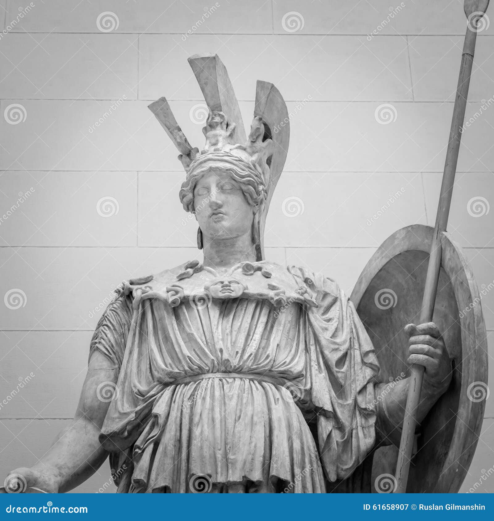 Статуя богини афины - фото
