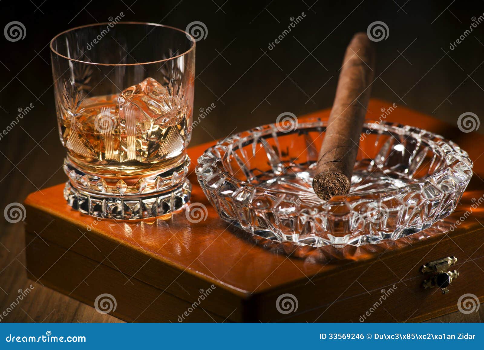 Whiskey with ice and cigar — Stock Photo © photodesign #132542750