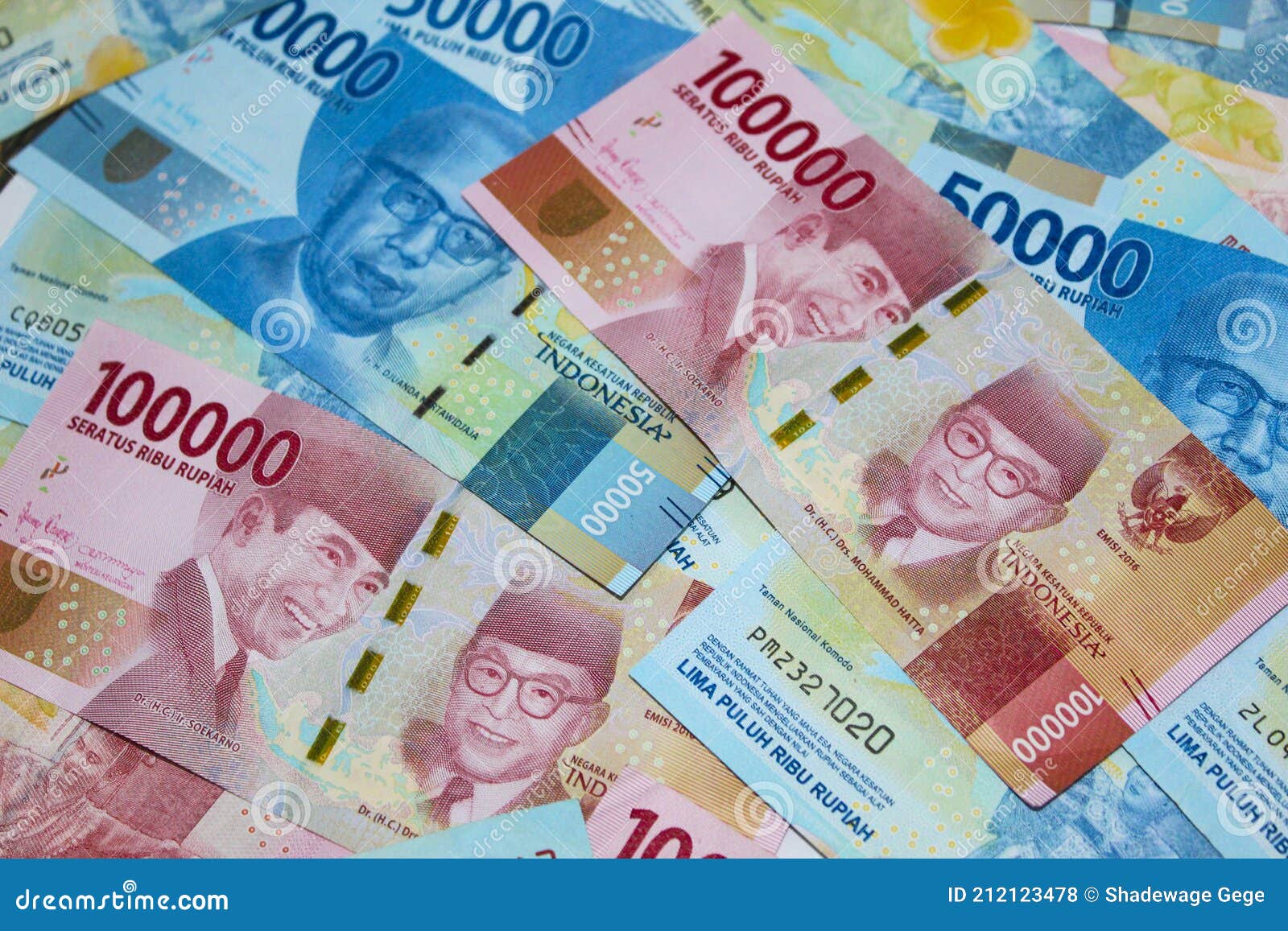 背景中的印尼盾. 价值10万印尼盾的印尼盾系列钞票 库存照片. 图片 包括有 贷款, 计数, 纸张, 班卓琵琶 - 191548276