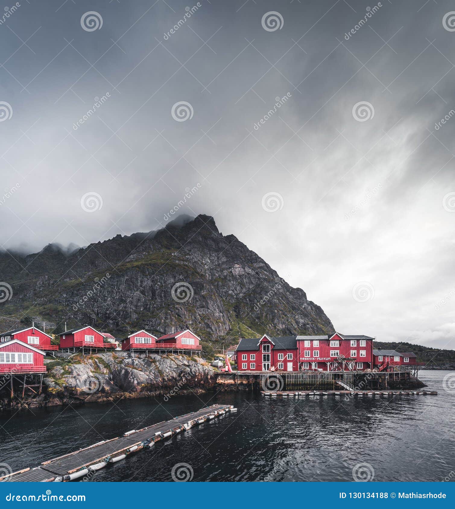 雷讷著名旅游景点在罗弗敦群岛，