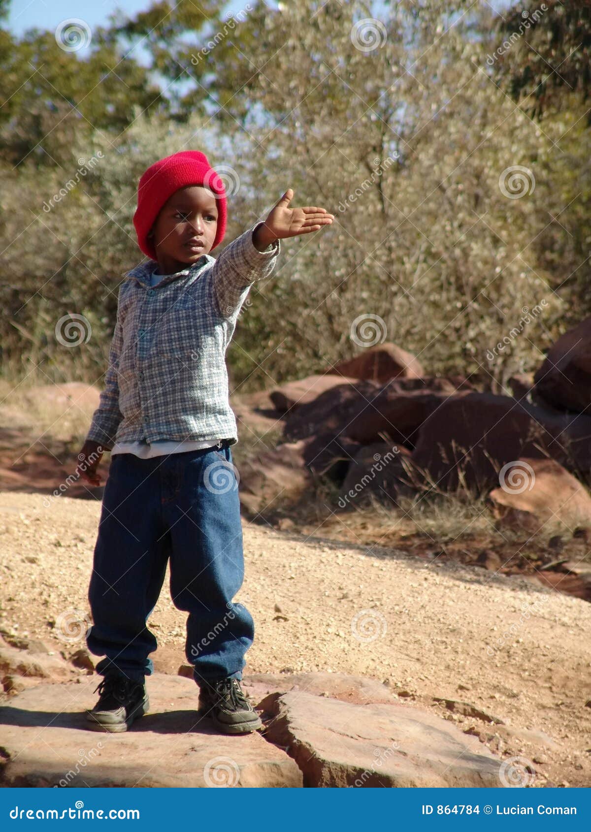 新非洲微笑的男孩 图库摄影片. 图片 包括有 教学, 纵向, 投反对票, 子项, 闹事, 孩子, 青年时期 - 13762187
