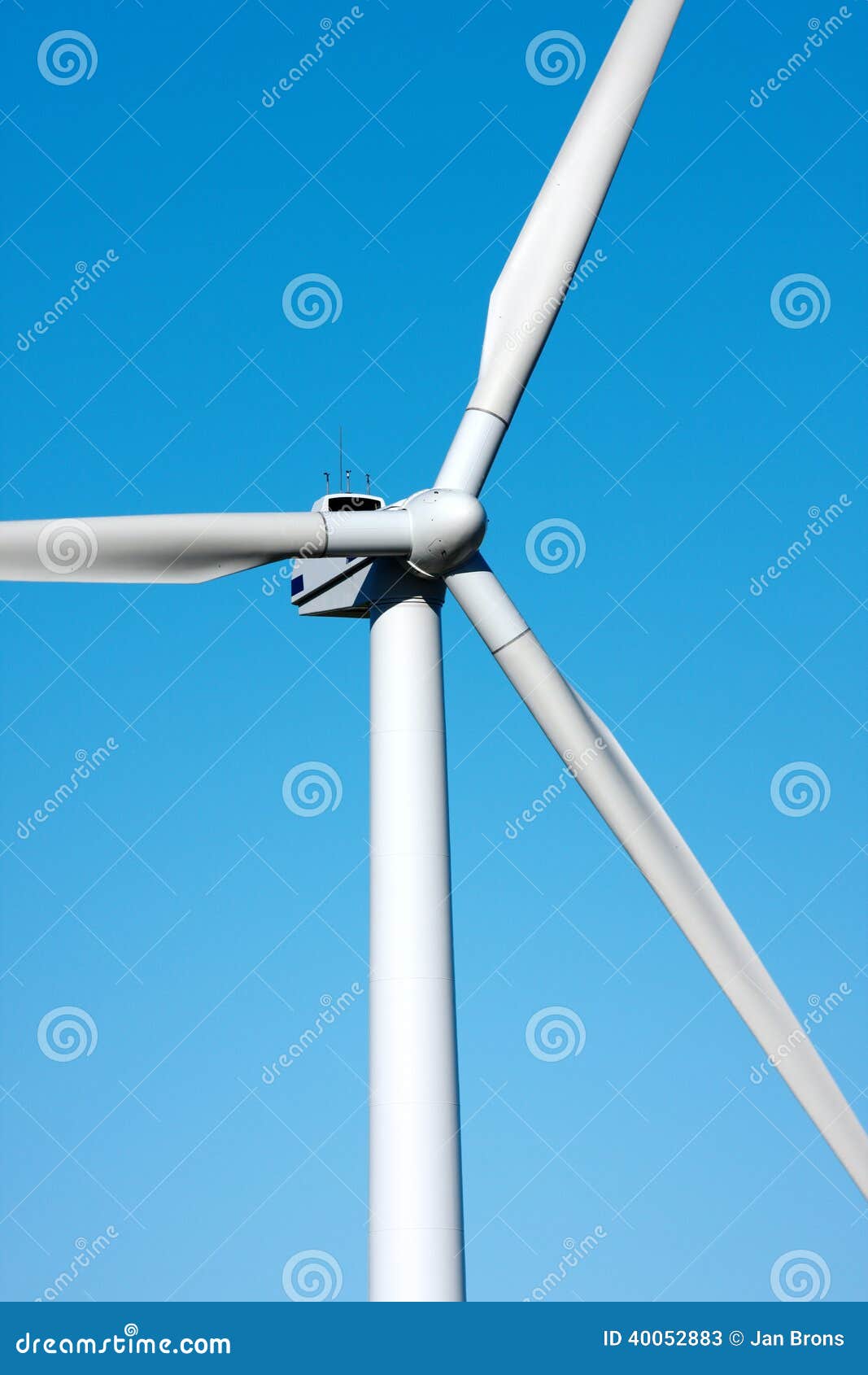 风车可选择能源

巩固一个干净的环境的巨型现代风车。