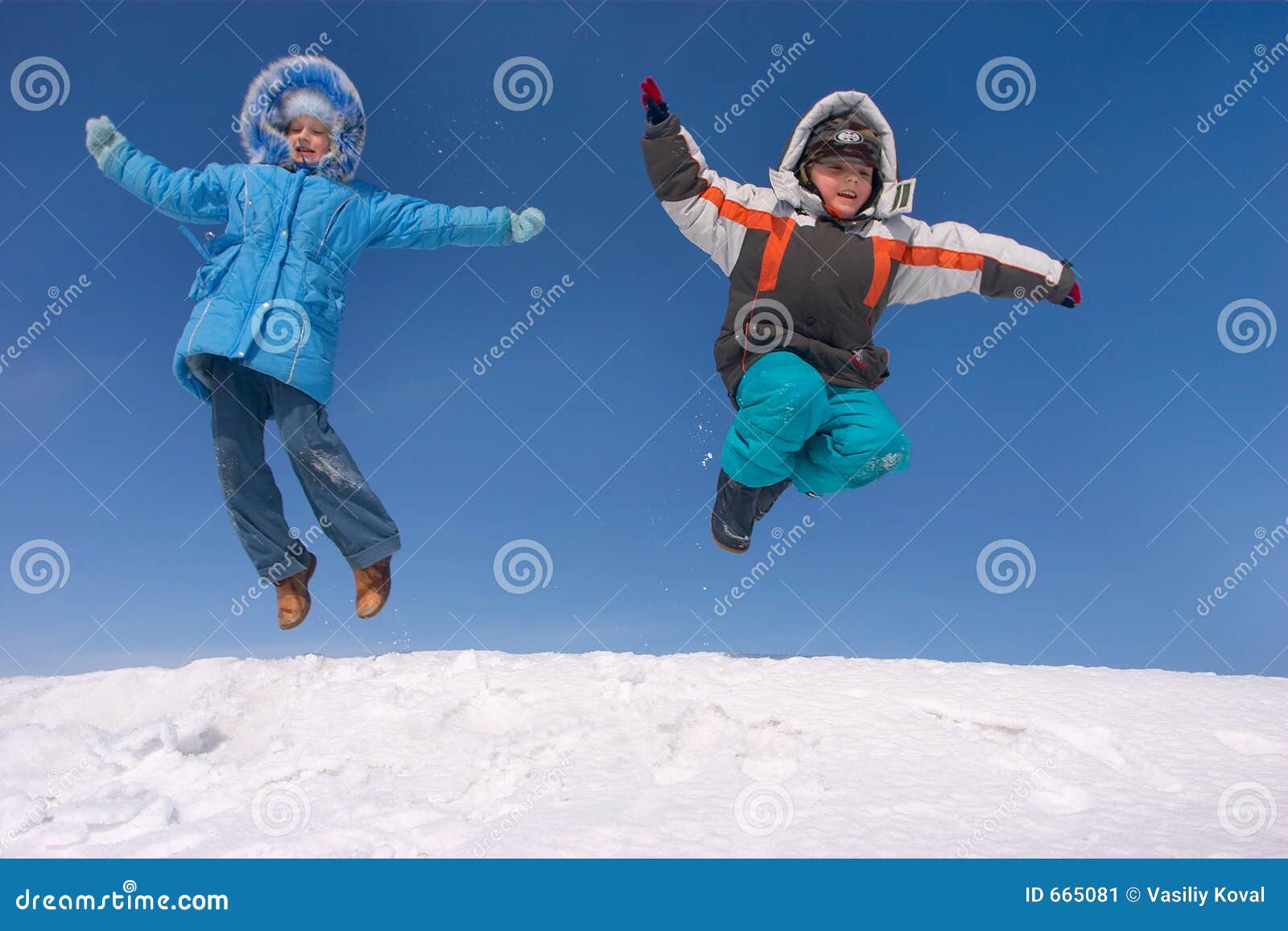 在气球的儿童飞行 库存图片. 图片 包括有 子项, 愉快, 孩子, 比赛, 自由, 服装, 飞行员, 乐趣 - 86069875