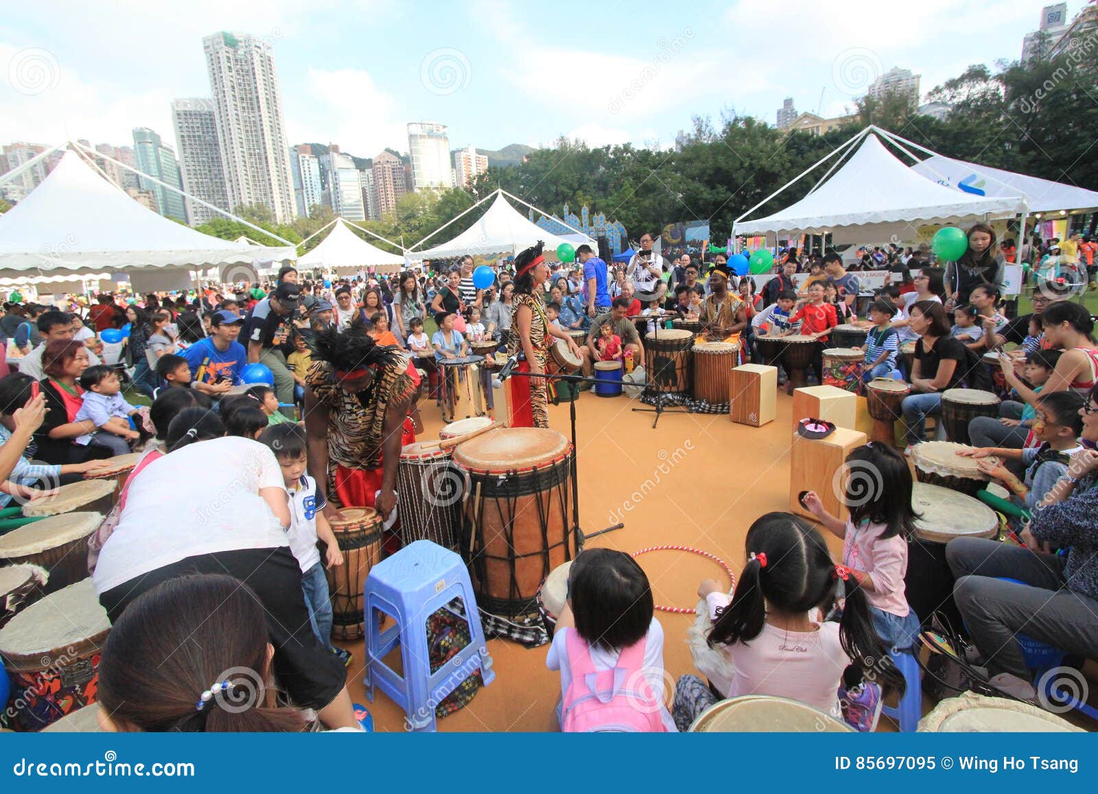 2015年香港在公园事件的狂欢节艺术. 2014年12月15日， 在公园狂欢节事件的香港艺术，位于维多利亚公园，香港 这个两天节日以与巨型木偶的一次主题游行，青年表现为特色，并且艺术失去作用