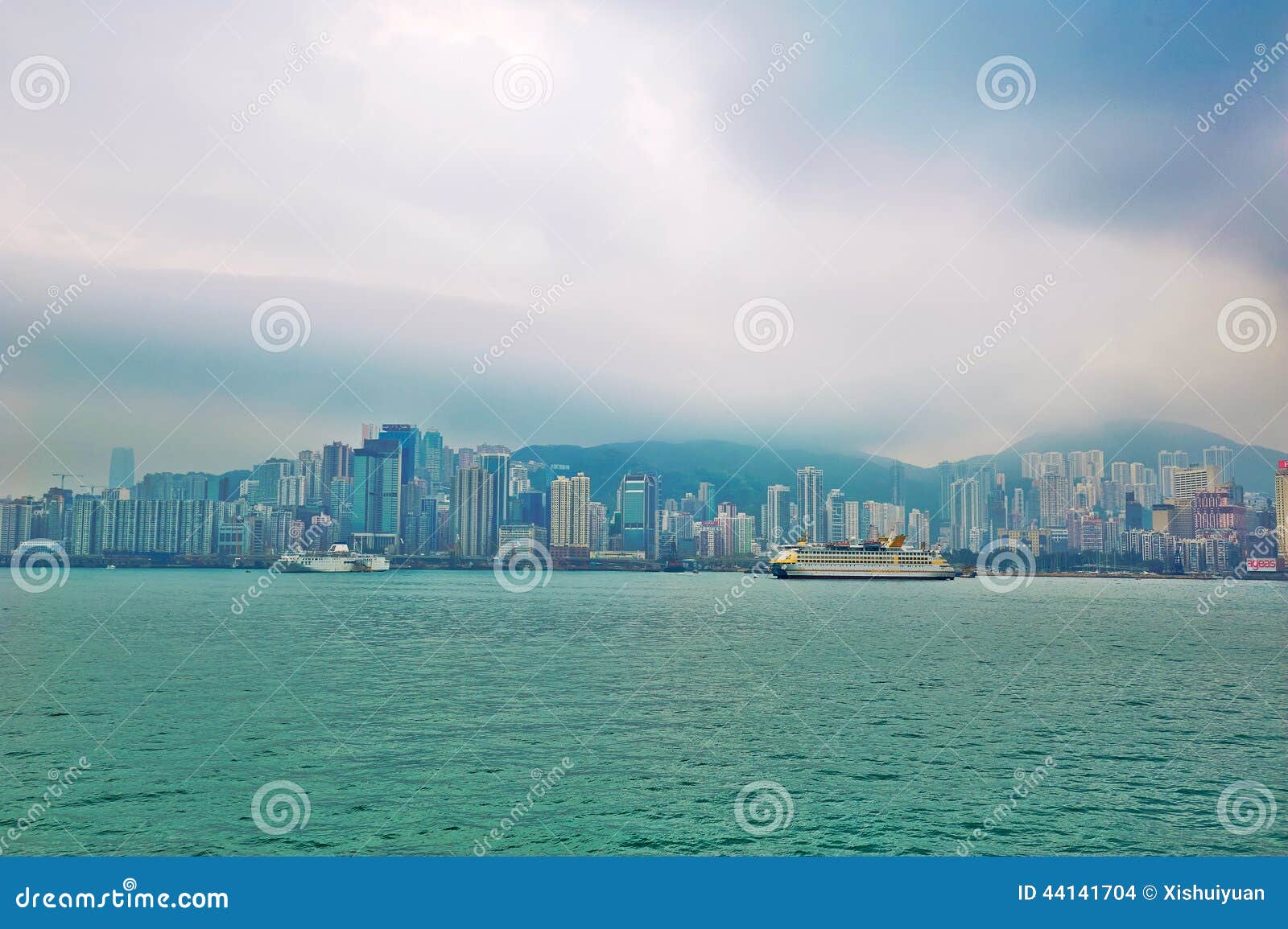 香港海岛全景有反射的在水中 编辑类照片. 图片 包括有 都市风景, 属性, 布哈拉, 地区, 经济, 聚会所 - 90045646