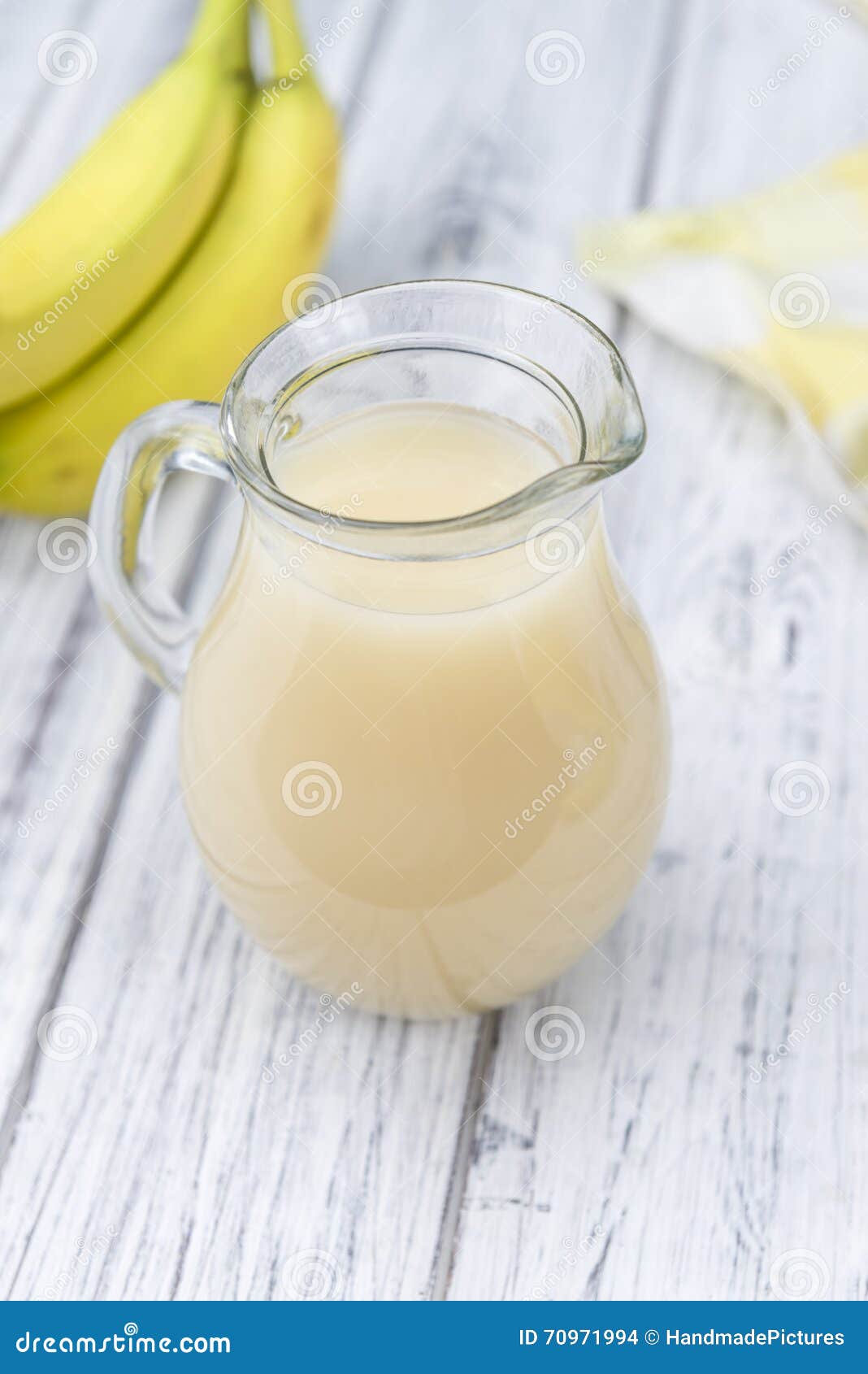 香蕉奶昔的做法_【图解】香蕉奶昔怎么做如何做好吃_香蕉奶昔家常做法大全_Anastsia喵_豆果美食