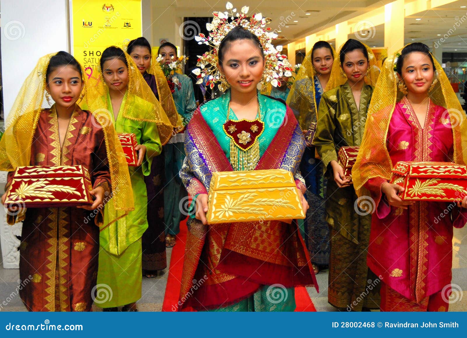 新马来的女孩 编辑类图片. 图片 包括有 传统, 聚会所, 人们, 马来语, 服装, 马来西亚, 年轻, 女孩 - 67440610