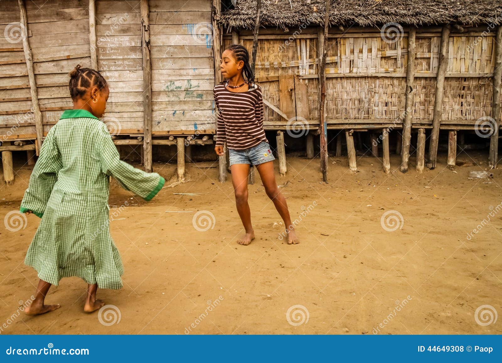 马达加斯加人的女孩 编辑类照片. 图片 包括有 村庄, 投反对票, 破擦声, 表达式, 无罪, 孩子, 子项 - 43884761