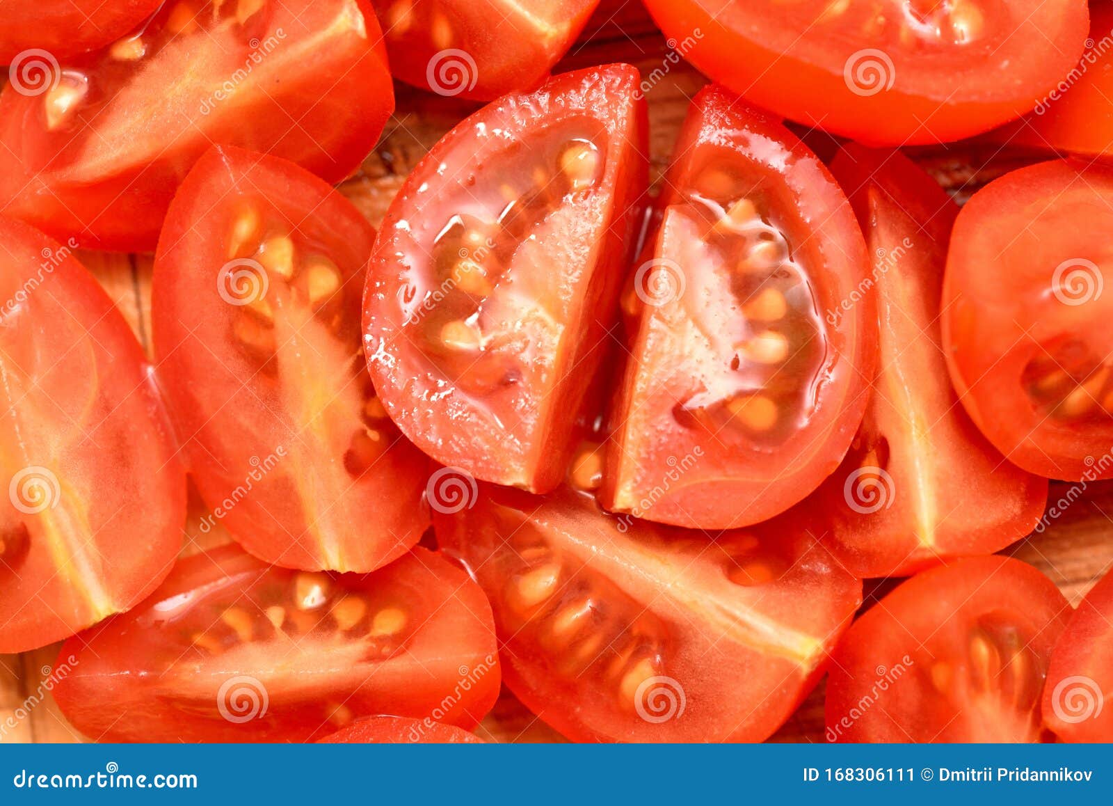 厨师把西红柿切成块 库存照片. 图片 包括有 刀子, 有机, 烹调, 食物, 新鲜, 切片, 主厨, 生活方式 - 217635954