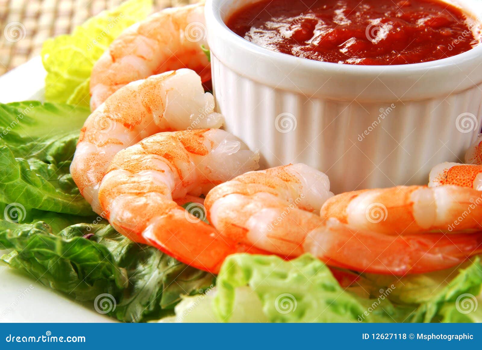 新鲜美味食物一碗水煮小龙虾莫吉托鸡尾酒和新鲜沙拉图片下载 - 觅知网
