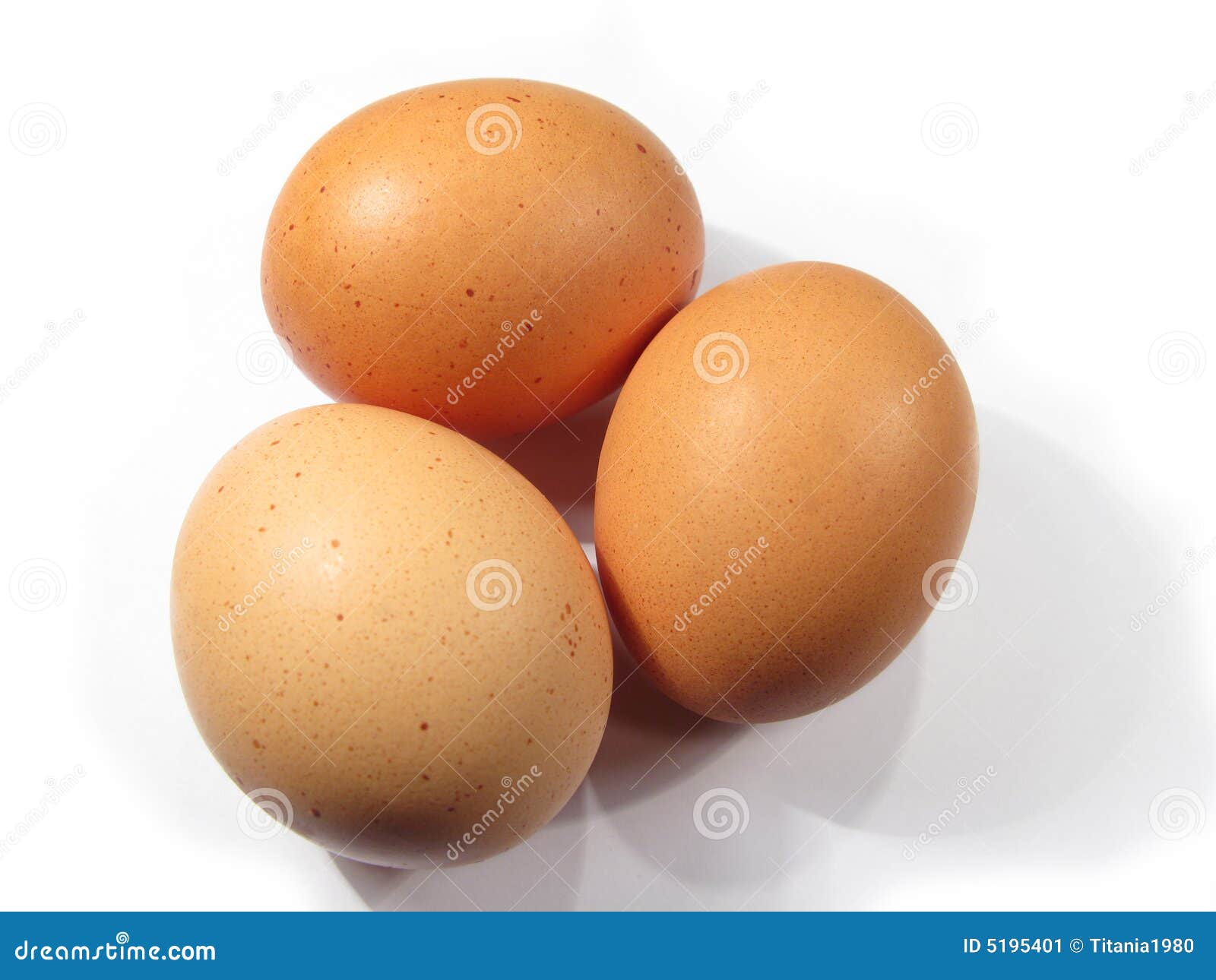 Eggs. 背景接近的鸡蛋查出三白色