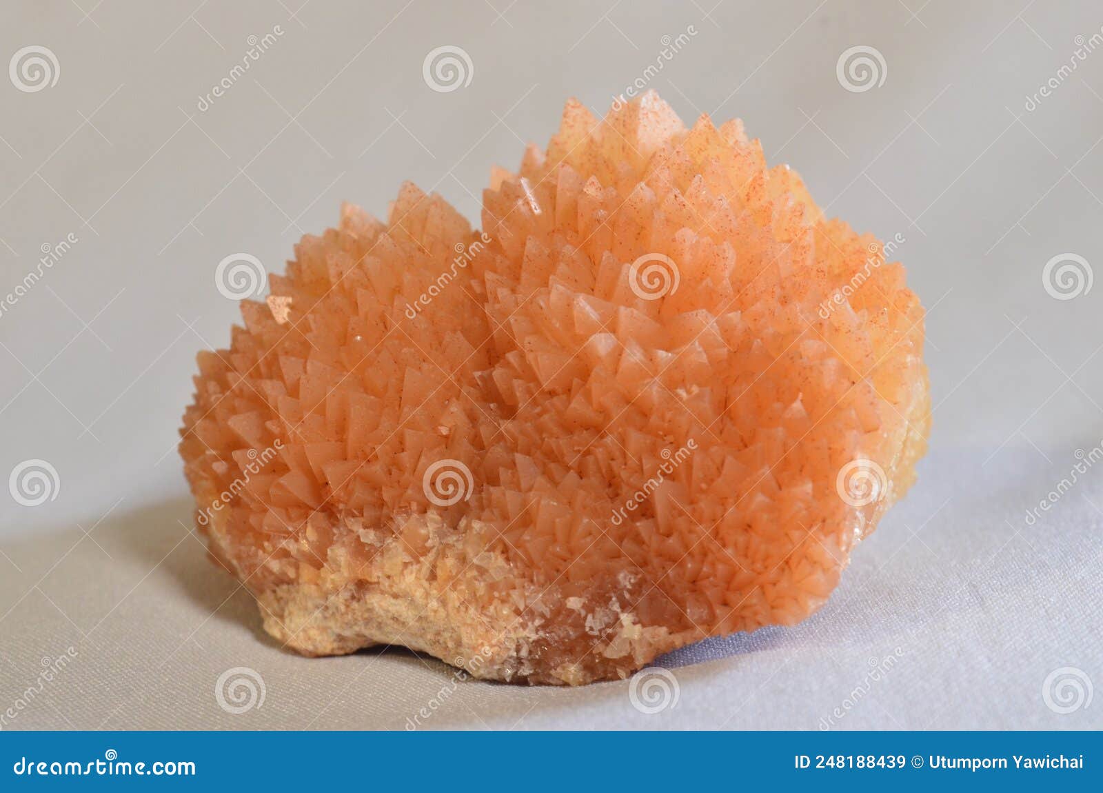 黄色牙方解石 黄方解石石狗牙方解石-方解石是